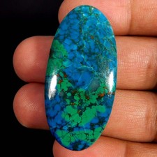 56.20Cts. Cabochon ovale vert