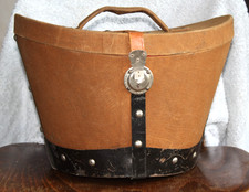 ancienne boîte à chapeau en carton bouille recouvert de tissu et ferrures 19 ème
