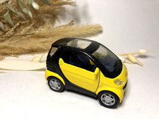 Petite voiture jaune - SMART -