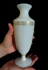 VASE  SEVRES  en OPALINE