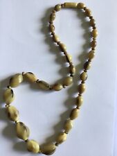 Joli collier Vintage corne boeuf en très bon état.