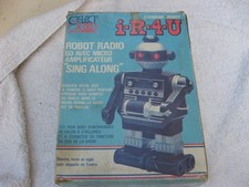 ancien robot radio  I R 4 U