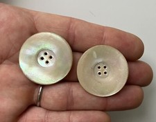 lot de 2 gros boutons anciens