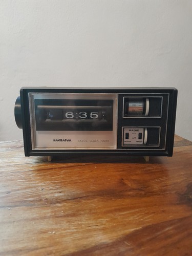 Radialva digital clock - digital,