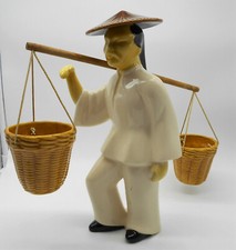 GRANDE FIGURINE CHINOIS AUX PANIERS EN PORCELAINE / CERAMIQUE CHINE ?