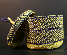 Panier en raphia jaune et