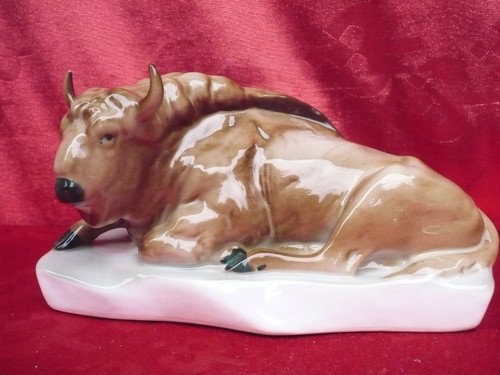 Belle figurine porcelaine - belle, en