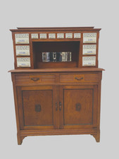 buffet deux corps formant meuble à épices  . XX siècle .