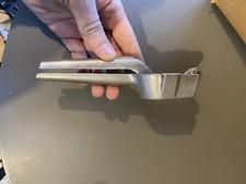 Ancien presse ail fonte alu réservoir bec verseur ustensile cuisine