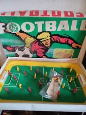 JEU DE FOOTBALL SUR TABLE CHEMOPLAST BRNO COMPLET AVEC BOITE BEL ETAT 1970