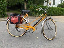 VELO de VILLE PEUGEOT FEMME ORANGE 1975 3 VITS T53  PNEUS CABLES  GAINES NEUFS