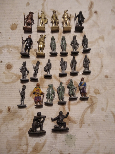 Lot soldats métal kinder - en,