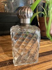 Flacon de parfum en cristal et