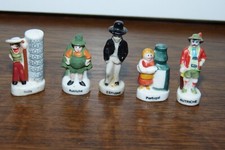 5 FÈVES  "PAYS" BON ETAT