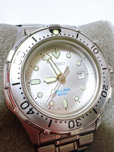 Seiko scuba 200m quartz watch - scuba,