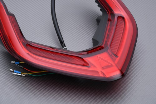 Feu arrière led rouge - rouge, avec