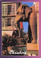 73 CHAMBERY UN ELEPHANT DE LA FONTAINE DES ELEPHANTS ET DANS LE FOND L