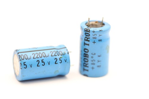 Condensateur électrolytique - condensateur,
