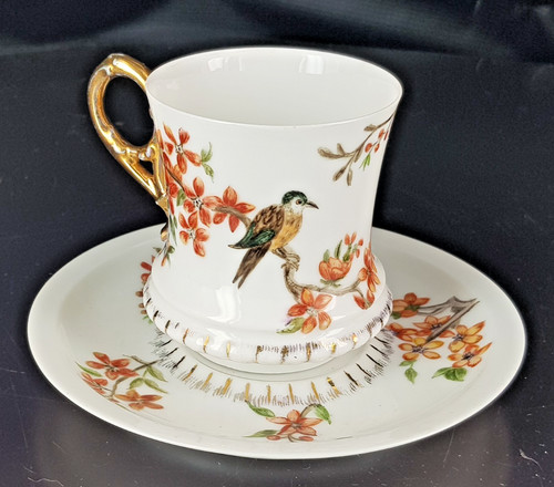 Ancienne tasse sous - et,