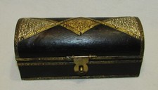 BOITE A BIJOUX  MALLE DE CORSAIRE MINIATURE BOIS & LAITON 20eme