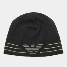 Bonnet en laine brodée avec