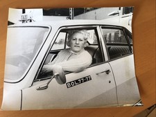 PARIS - TAXI - CHAUFFEUSE -