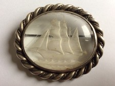 Broche Argent Lucite plastique