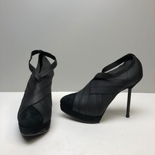 PAIRE DE CHAUSSURE A TALONS