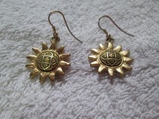 Très jolies boucles d'oreilles bijou fantaisie en forme de Soleil  - diam 2,5cm