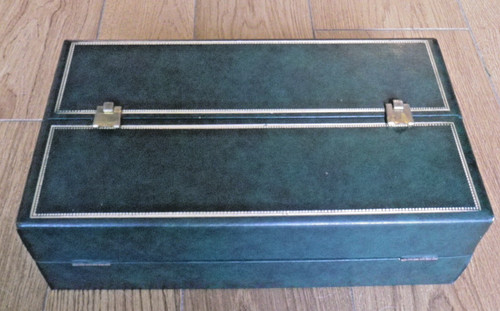 Ancien coffret capitonné