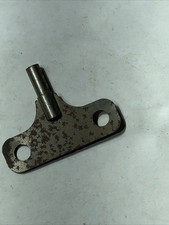 Clé d'horloge pendule Où AUTRES remontoir ancien en fer   Carré De 3 mm .