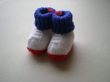 chaussons bébé baigneur tricotés laine Phildar, sport bleu blanc rouge