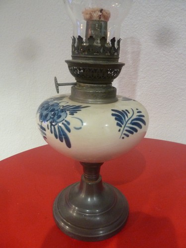 Ancienne lampe petrole en - lampe, a