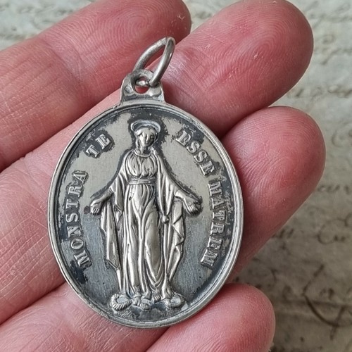 Grand pendentif médaille - grand,