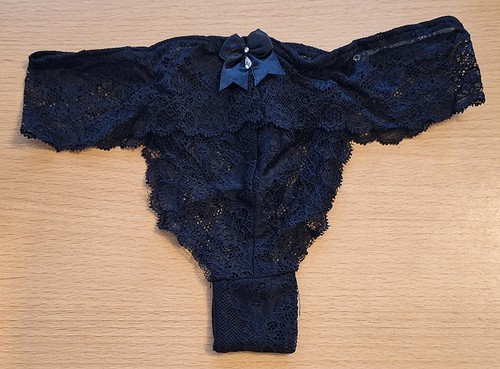 String dentelle noir bomb girl - dentelle,