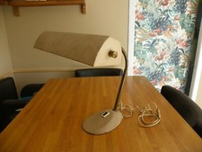 LAMPE DE BUREAU EN MÉTAL SUR