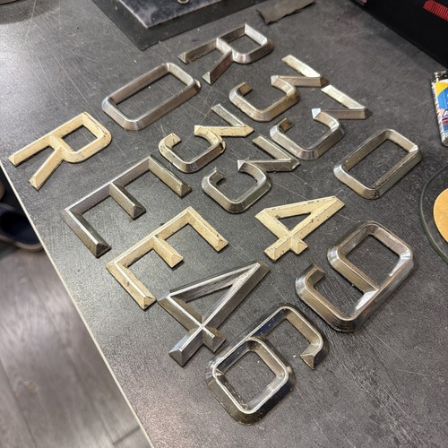 Chiffres lettres plaques - et,