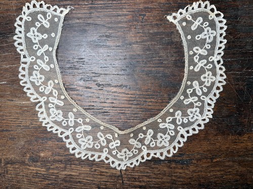 Dentelle ancienne petite col - dentelle,