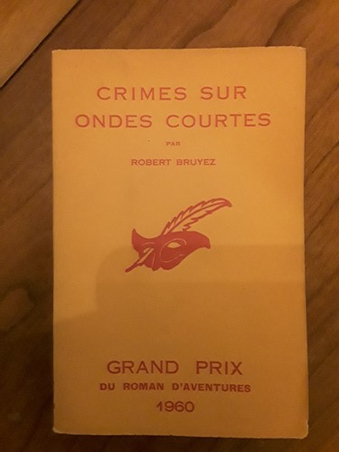 Masque crimes sur ondes - sur,