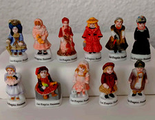 lot 11 fèves  LES POUPEES