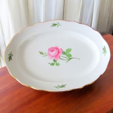 Meissen. Plat ovale en porcelaine décor à la rose, XXe siècle (A)