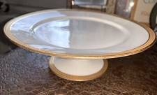 Coupe piédouche en porcelaine