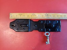 Ancienne fermeture / moraillon  a clé pour malle / coffre  neuf de stock 