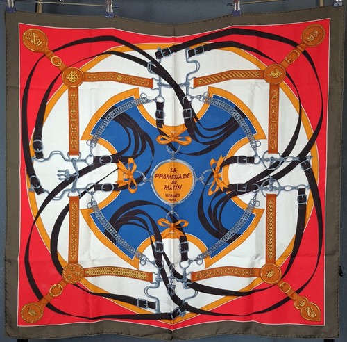 Authentique foulard triangle