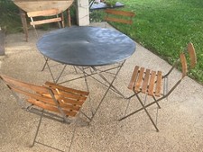 Salon de jardin ancien rénové , métal vintage,  2 tables  et 4 chaises pliantes