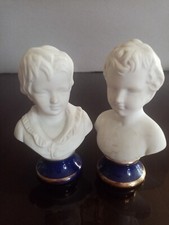 Personnages sur socle porcelaine couple en biscuit  h 11 cm 