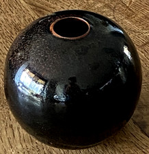 Petit vase boule céramique brun noirâtre brique grès belle glaçure Vintage Signé