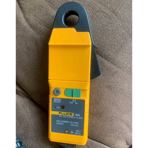 One new fluke i30s current - one,
