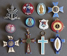 Lot insignes religieux