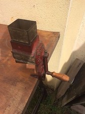 ancienne râpe de table en